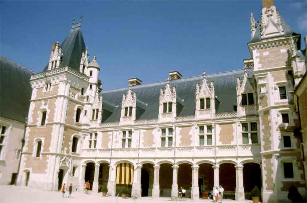 Francia - Blois 03 - castillo de Blois.jpg